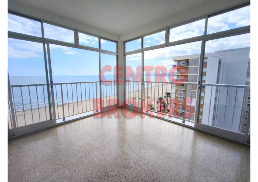 Duży apartament z basenem z widokiem na morze w Cullera